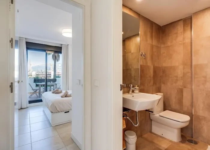 In Sunset Golf With Pool & Parking - Near The エステポナ