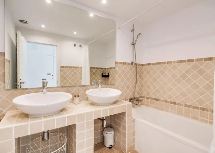 In Sunset Golf With Pool & Parking - Near The