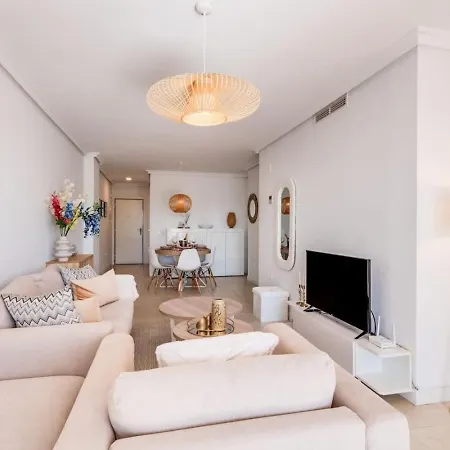 In Sunset Golf With Pool & Parking - Near The * إِستيبونا