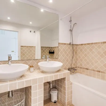 In Sunset Golf With Pool & Parking - Near The