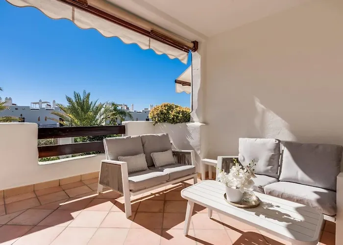 In Sunset Golf With Pool & Parking - Near The