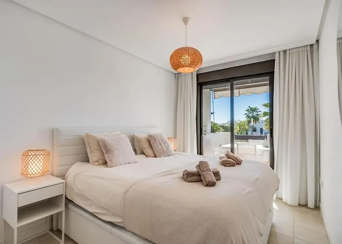 In Sunset Golf With Pool & Parking - Near The