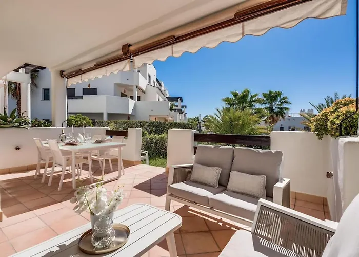 In Sunset Golf With Pool & Parking - Near The Apartment *